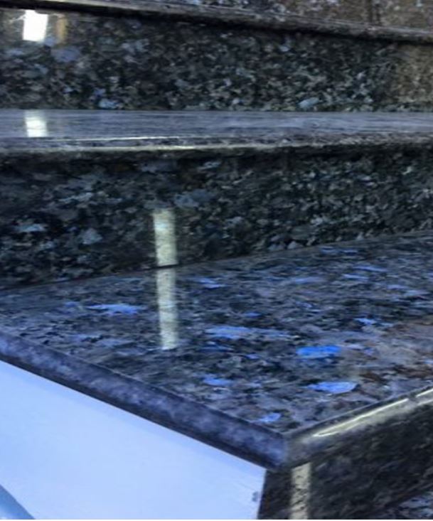 Đá granite nâu ngọc trai tím