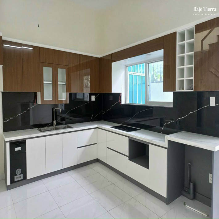 Ốp đá granite rẻ bếp màu trắng