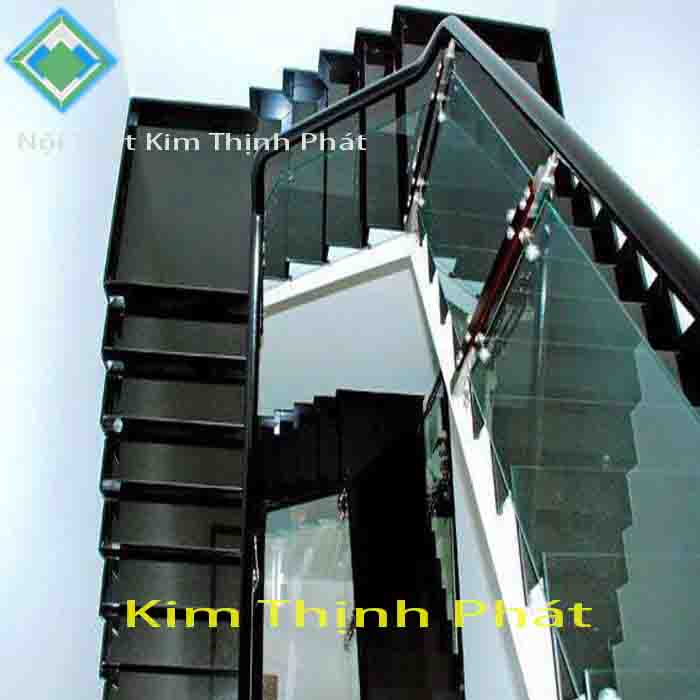 Cầu thang đá đen kim sa f8