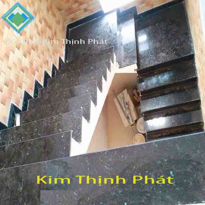 Cầu thang đá đen xà cừ f9