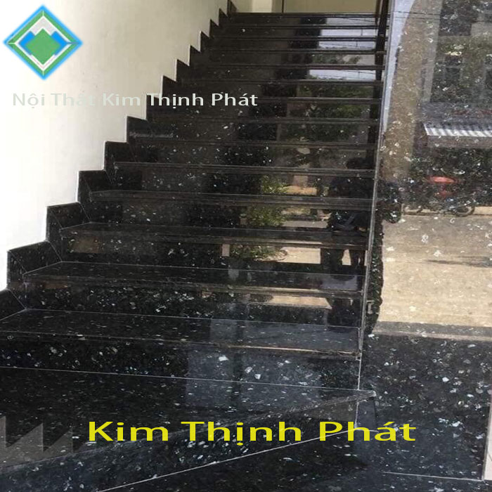 mẫu cầu thang đá nhà phố p9